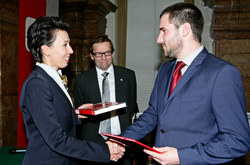 FH OÖ Sponsion Campus Wels, Studiengänge Bio- und Umwelttechnik, EntwicklungsingeneurIn Metall und Kunststofftechnik, Automatisierungstechnik, Innovations- und Produktmanagement, Anlagenbau, Mechatronik/Wirtschaft
Ehrung durch Mag. Doris Schulz