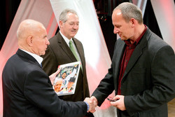 Landesrat Sigl ehrt die Landesmeister des Sports in der Kürnberghalle