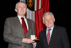 Verleihung der Kulturmedaille des Landes Oberösterreich an verdiente Persönlichkeiten durch Landeshauptmann Dr.Josef Pühringer
DR.THOMAS STEIDL,MATTIGHOFEN