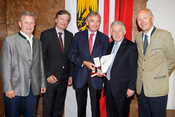 Landeshauptmann Dr.. Josef Pühringer verleiht Ehrenzeichen des Landes Oberösterreich an verdiente Persönlichkeiten