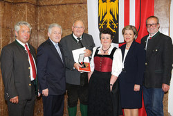 Landeshauptmann Dr.. Josef Pühringer verleiht Ehrenzeichen des Landes Oberösterreich an verdiente Persönlichkeiten