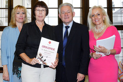 Urkundenverleihung der OÖ. Streichervereinigung durch Frau Präsidentin Elisabeth Freundlinger  und Herrn Landeshauptmann Dr. JOsef PÜhringer