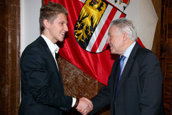 Landeshauptmann Dr.Josef Pühringer empfängt ausgezeichnete Lehrlinge im Linzer Landhaus