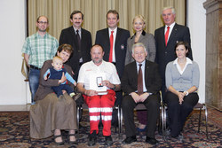 Überreichung der OÖ.Rettungs-Dienstmedaille an verdiente Miterarbeiter des Österr.Roten Kreuzes,Landesverband OÖ durch Landehauptmann Dr.Josef Pühringer