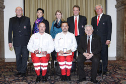 Überreichung der OÖ.Rettungs-Dienstmedaille an verdiente Miterarbeiter des Österr.Roten Kreuzes,Landesverband OÖ durch Landehauptmann Dr.Josef Pühringer