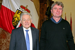 Landeshauptmann Dr. Josef Pühringer empfängt die ausgezeichneten Lehrlinge im Steinernen Saal