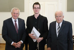 Verleihung des Josef Ratzenböck Stipendiums mit Landeshauptmannstellvertreter Franz Hiesl und Landeshauptmann a.D. Dr.Josef Ratzenböck an
OÖ Musikschüler/innen