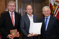 Verleihung von Berufstiteln Dekretübergabe durch Landeshauptmann Dr.Josef Pühringer