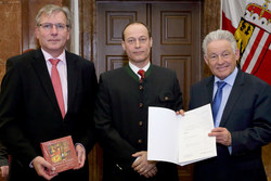 Verleihung von Berufstiteln Dekretübergabe durch Landeshauptmann Dr.Josef Pühringer