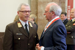 Verleihung des Ehrenzeichen des Landes OÖ an LH-Stv.a.D. Josef Ackerl durch Landeshauptmann Dr.Josef Pühringer
