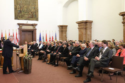 Verleihung des Großen Goldenen Ehrenzeichens des Landes Oberösterreich an Nationalratspräsidentin Mag.Babara Prammer durch Landeshauptmann Dr.Josef Pühringer