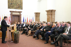 Verleihung des Großen Goldenen Ehrenzeichens des Landes Oberösterreich an Nationalratspräsidentin Mag.Babara Prammer durch Landeshauptmann Dr.Josef Pühringer