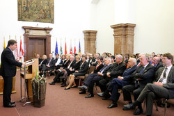 Verleihung des Großen Goldenen Ehrenzeichens des Landes Oberösterreich an Nationalratspräsidentin Mag.Babara Prammer durch Landeshauptmann Dr.Josef Pühringer