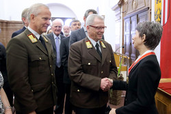 Verleihung des Großen Goldenen Ehrenzeichen des Landes Oberösterreich an Nationalratspräsidentin Mag.Babara Prammer durch Landeshauptmann Dr.Josef Pühringer