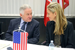 Pressegespräch mit LH Pühringer und US-Botschafterin Wesner