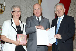 Verleihung von Berufstiteln - Dekretübergabe durch Landeshauptmann Dr. Josef Pühringer