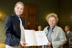 Ehrenbriefe an verdiente Persönlichkeiten anläßlich des 65jährigen Maturajubiläums durch Fr.Landtagsabgeordnete Patricia Alber