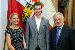 Landeshauptmann Dr. Josef Pühringer gratuliert zum ausgezeichneten Maturaabschluss