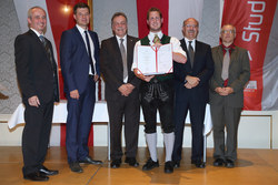 Überreichung der Diplome durch den Vizebürgermeister ,Christian Forsterleitner, der Stadt Linz