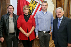 Landeshauptmann Dr. Josef Pühringer empfängt Lehrlinge mit ausgezeichnetem Lehrabschluss