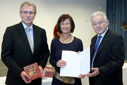 Verleihung von Berufstiteln Dekretübergabe durch Landeshauptmann Dr.Josef Pühringer und Landesschulrat Fritz Enzenhofer