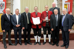 Verleihung der Prof.Kinzl Medaille und des Prof.Zeman Preises durch Landeshauptmann Dr.Josef Pühringer
Kinzl Medaille an Holzhausen