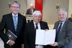 Verleihung von Berufstiteln an verdiente Persönlichkeiten Dekretübergabe durch Landeshauptmann Dr.Josef Pühringer