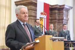 Landeshauptmann Dr. Josef Pühringer überreicht an verdiente Persönlichkeiten Konsulententitel und Kulturmedaillen des Landes Oberösterreich
