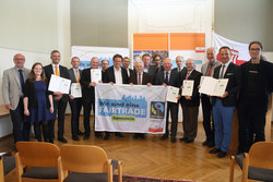 Auszeichnung der Fair Trade Gemeinden durch Landeshauptmann Dr. Josef Pühringer und LR Anschober