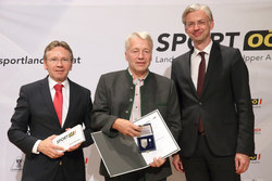 Verleihung der Sportehrenzeichen durch LR Strugl.