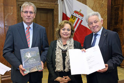 Verleihung von Berufstiteln Dekretverleihung mit Landeshauptmann Dr. Josef Pühringer