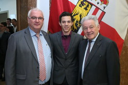 Landeshauptmann Dr.Josef Pühringer empfängt ausgezeichnete Lehrlinge im Landhaus