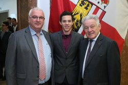 Landeshauptmann Dr.Josef Pühringer empfängt ausgezeichnete Lehrlinge im Landhaus