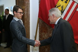 Landeshauptmann Dr.Josef Pühringer empfängt ausgezeichnete Lehrlinge im Landhaus