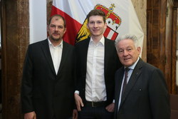 Landeshauptmann Dr.Josef Pühringer empfängt ausgezeichnete Lehrlinge im Landhaus