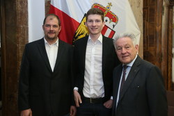 Landeshauptmann Dr.Josef Pühringer empfängt ausgezeichnete Lehrlinge im Landhaus