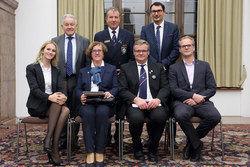 Überreichung der OÖ.Rettungs-Dienstmedaille an Mitarbeiter der Östterr.Wasserrettung,Landesverband OÖ. durch Landeshauptmann Dr.Josef Pühringer