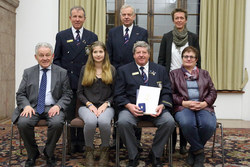 Überreichung der OÖ.Rettungs-Dienstmedaille an Mitarbeiter der Östterr.Wasserrettung,Landesverband OÖ. durch Landeshauptmann Dr.Josef Pühringer