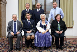 Überreichung der OÖ.Rettungs-Dienstmedaille an Mitarbeiter der Östterr.Wasserrettung,Landesverband OÖ. durch Landeshauptmann Dr.Josef Pühringer