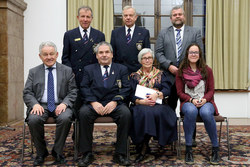 Überreichung der OÖ.Rettungs-Dienstmedaille an Mitarbeiter der Östterr.Wasserrettung,Landesverband OÖ. durch Landeshauptmann Dr.Josef Pühringer