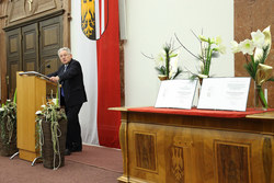 Verleihung des Menschenrechtspreises durch Landeshauptmannes Dr. Josef Pühringer