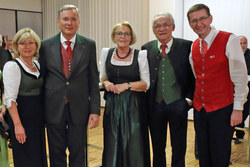 Ball der Oberösterreicher in Wien
: Karin Stöger, BM Alois Stöger, Dr. Anna Maria Hochhauser,  Heinz Hochhauser, GD Markus Achleitner (Chef der Eurothermen)