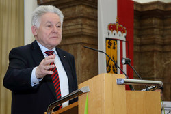 Konsulenten-und Kulturmedaillenverleihung an verdiente Persönlichkeiten durch Landeshauptmann Dr.Josef Pühringer