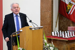 Überreichung von Ehrenzeichen des Landes Oberösterreich an verdiente Persönlichkeiten durch Landeshauptmann Dr.Josef Pühringer