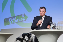 Urkundenverleihung durch LR Günther Steinkellner an die OÖ Fahrradberatungsgemeinden im Rahmen des 6. Radvernetzungstreffen