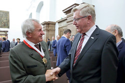 Verleihung des Großen Goldenen Ehrenzeichen des Landes Oberösterreich an LH-Stv. a. D. Franz Hiesl durch Landeshauptmann Dr.Josef Pühringer