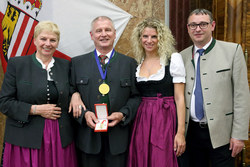 Verleihung von Berufstiteln und Bundesauszeichnungen an verdiente Persönlichkeiten durch Landeshauptmann Dr.Pühringer