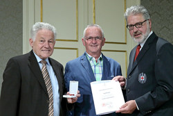 Blutspenderehrung durch LH Dr. Josef Pühringer und RK-Präsident LAbg. Dr. Walter Aichinger