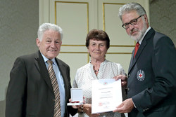 Blutspenderehrung durch LH Dr. Josef Pühringer und RK-Präsident LAbg. Dr. Walter Aichinger