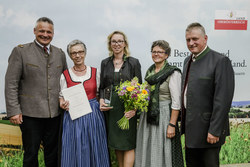 LR Max Hiegelsberger verleiht die Agrarpreise 2016 des Landes OÖ